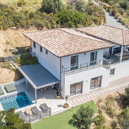 Nouveaute ! Magnifique De Standing Avec Piscine, Entre Et Montagnes, A 3 Minutes Des Belles Plages De La Rive Sud Villa