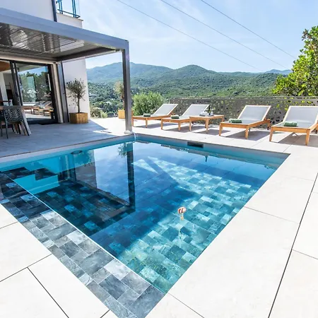 Nouveaute ! Magnifique De Standing Avec Piscine, Entre Et Montagnes, A 3 Minutes Des Belles Plages De La Rive Sud Villa *