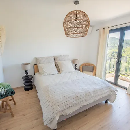 Nouveaute ! Magnifique De Standing Avec Piscine, Entre Et Montagnes, A 3 Minutes Des Belles Plages De La Rive Sud Villa